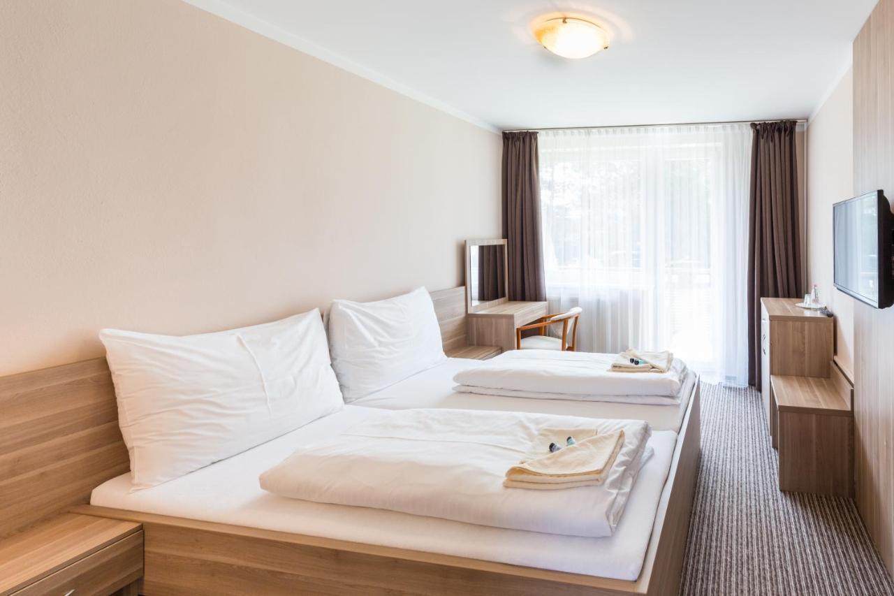 Bed & Breakfast Hotel Perla Nové Mesto nad Váhom エクステリア 写真