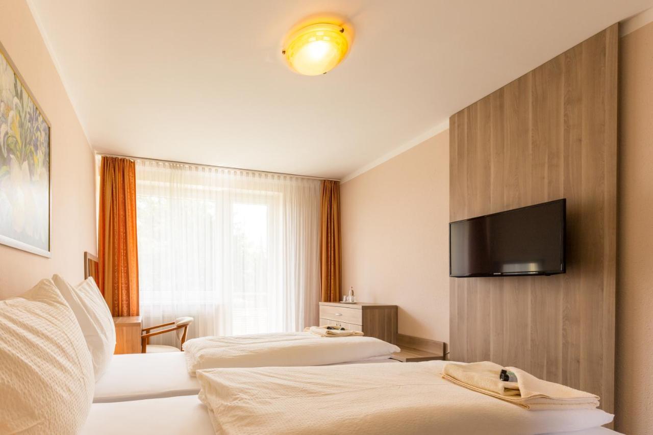 Bed & Breakfast Hotel Perla Nové Mesto nad Váhom エクステリア 写真