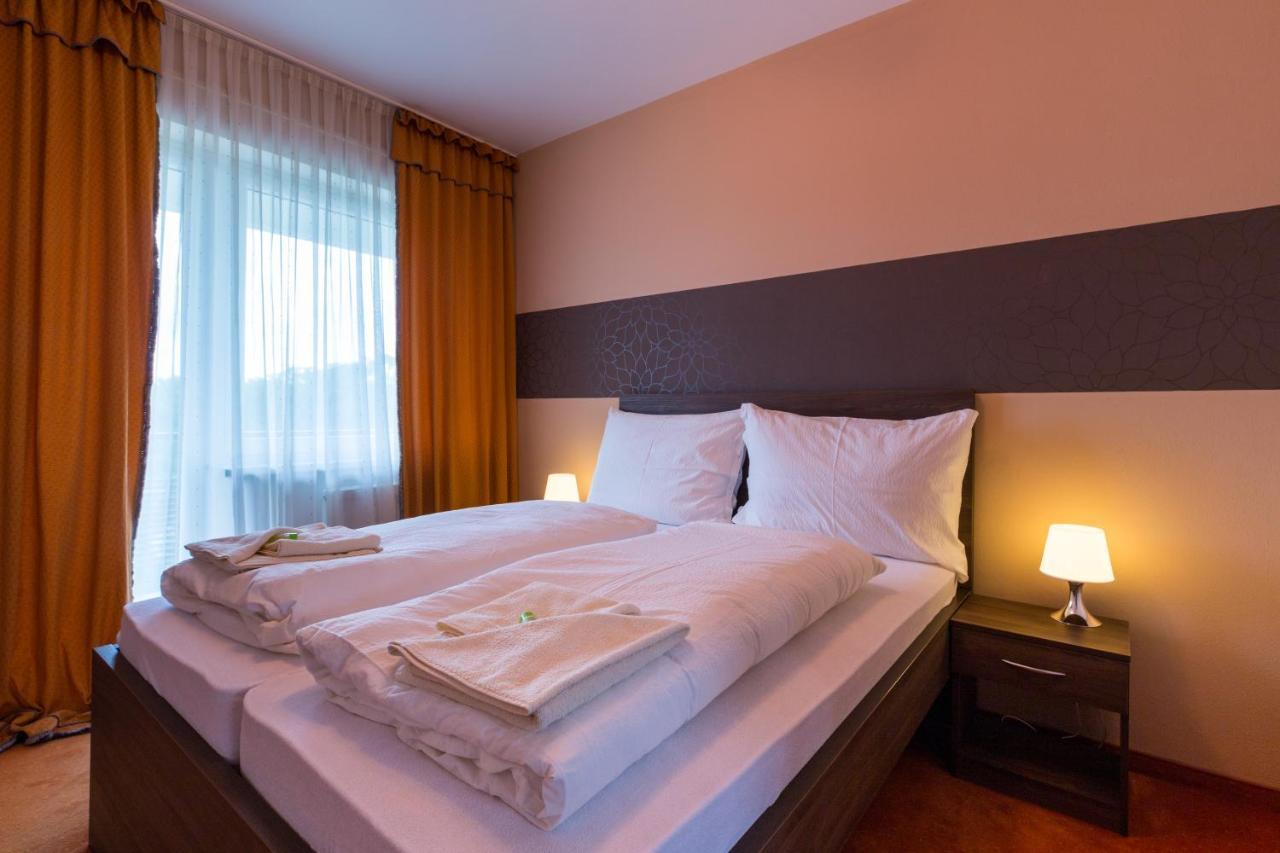 Bed & Breakfast Hotel Perla Nové Mesto nad Váhom エクステリア 写真