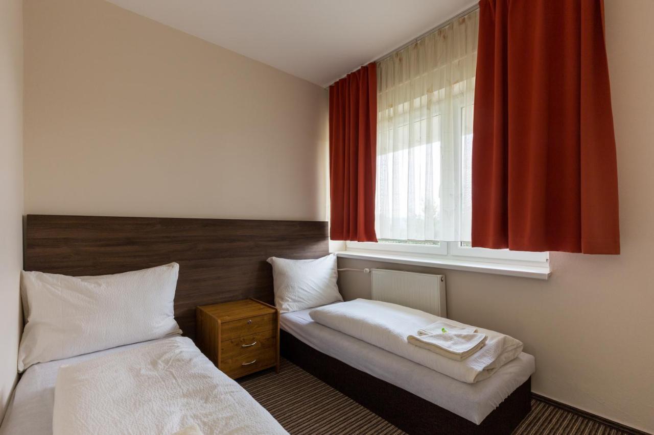 Bed & Breakfast Hotel Perla Nové Mesto nad Váhom エクステリア 写真